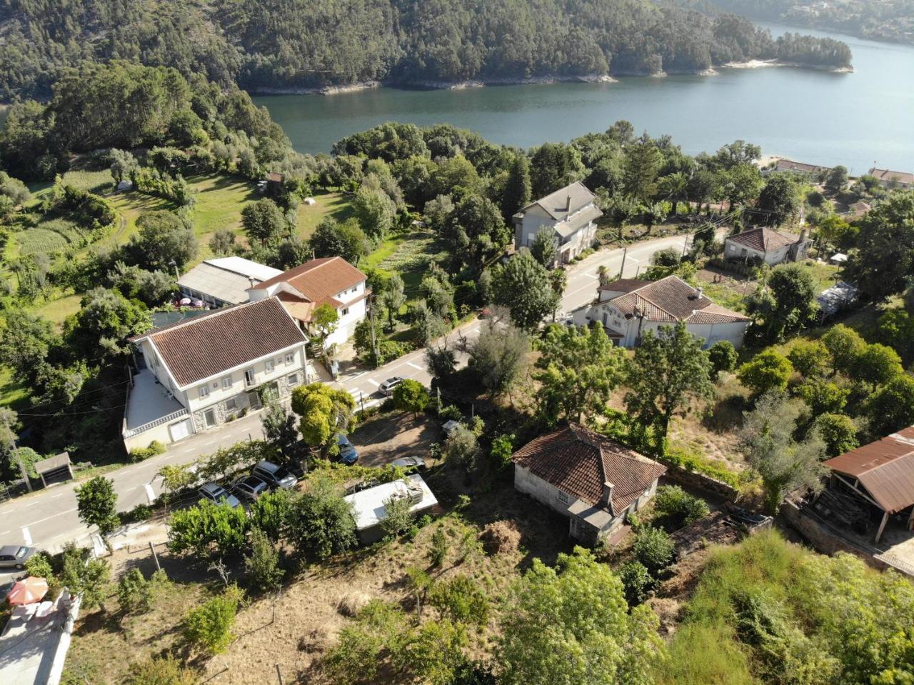 Residencial Do Rita Em Rio Caldo Hotel Gerês Exterior foto